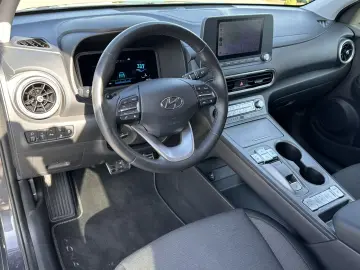 HYUNDAI Kona Elektro Trend LED PANO ACC HUD WÄMPU 64KWh