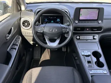 HYUNDAI Kona Elektro Trend LED PANO ACC HUD WÄMPU 64KWh