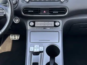 HYUNDAI Kona Elektro Trend LED PANO ACC HUD WÄMPU 64KWh