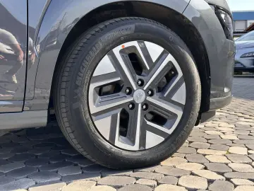 HYUNDAI Kona Elektro Trend LED PANO ACC HUD WÄMPU 64KWh