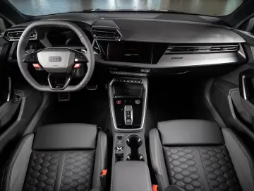 Audi RS3 2.5 TFSI Limousine quattro  MATRIX RS-SITZ K