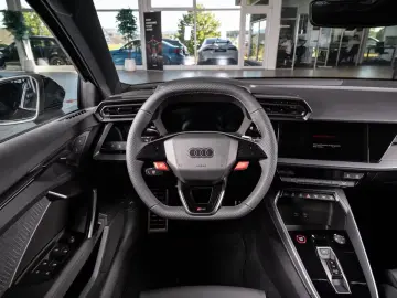 Audi RS3 2.5 TFSI Limousine quattro  MATRIX RS-SITZ K
