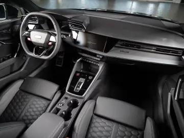 Audi RS3 2.5 TFSI Limousine quattro  MATRIX RS-SITZ K