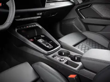 Audi RS3 2.5 TFSI Limousine quattro  MATRIX RS-SITZ K