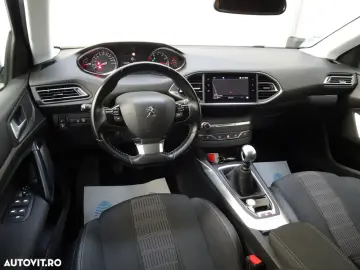 Peugeot 308 1.2 L PureTech Turbo S&S Allure