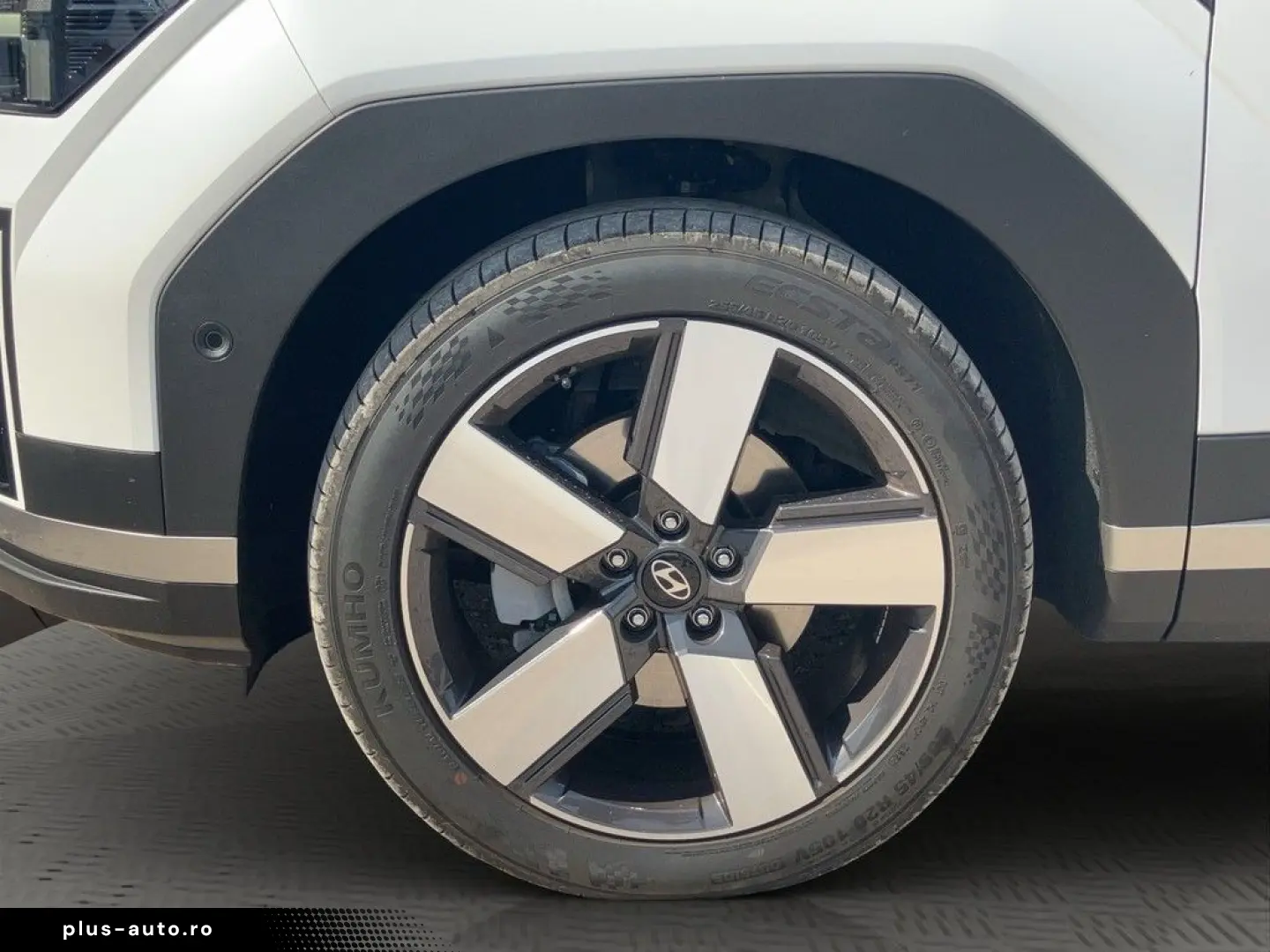 HYUNDAI Santa Fe 1.6 T-GDI Plug-In   Signature SHZ   Car