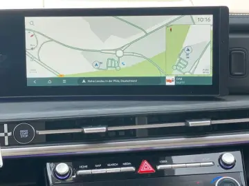 HYUNDAI Santa Fe 1.6 T-GDI Plug-In   Signature SHZ   Car