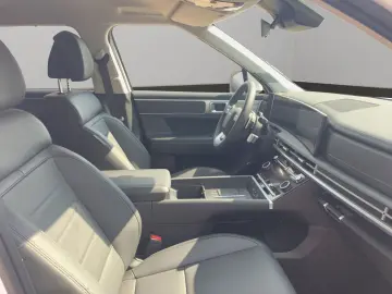 HYUNDAI Santa Fe 1.6 T-GDI Plug-In   Signature SHZ   Car