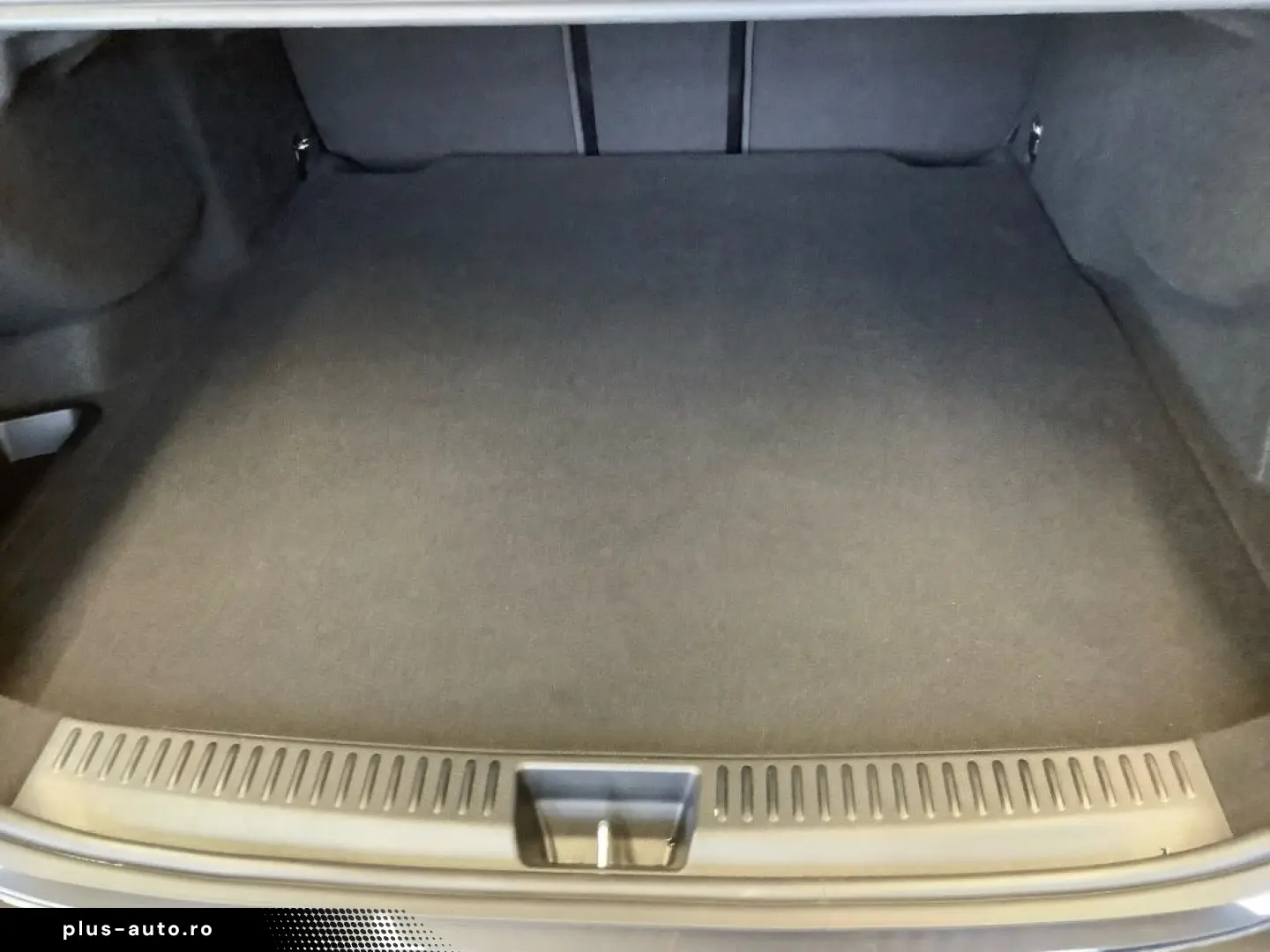 MERCEDES-BENZ E 300 e AVANTGARDE DIGITAL DISTR 360  KAMERA