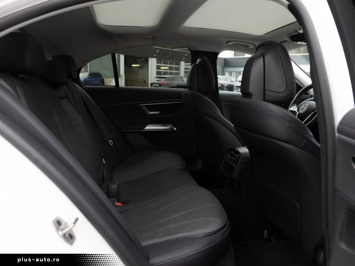 MERCEDES-BENZ E 300 e Avantgarde LED Cam Pano AHK Totw Distr
