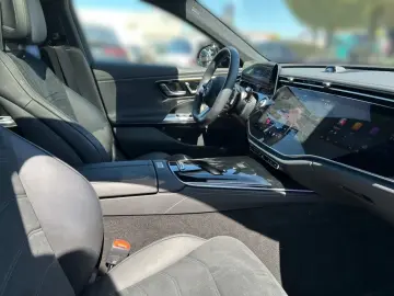 MERCEDES-BENZ E 400 e 4M AMG Night SUPERSCREEN Pano &hellip;