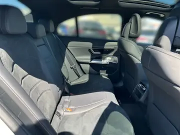 MERCEDES-BENZ E 400 e 4M AMG Night SUPERSCREEN Pano &hellip;