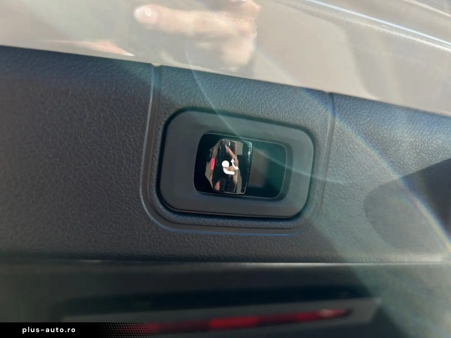 MERCEDES-BENZ E 400 e 4M AMG Night SUPERSCREEN Pano &hellip;