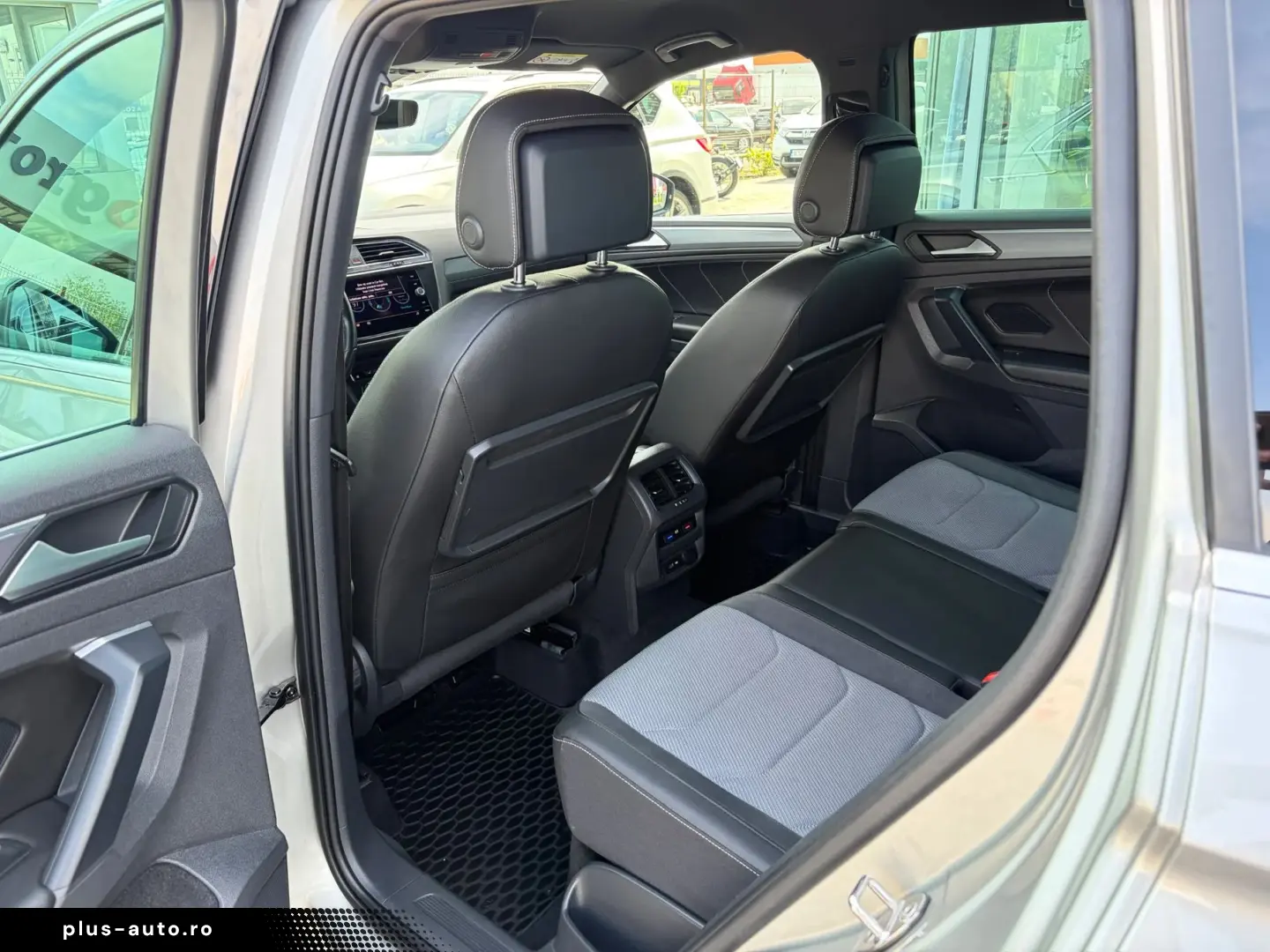 Volkswagen Tiguan 2.0 TSI 4MOTION R-Line DSG   Car No. 152