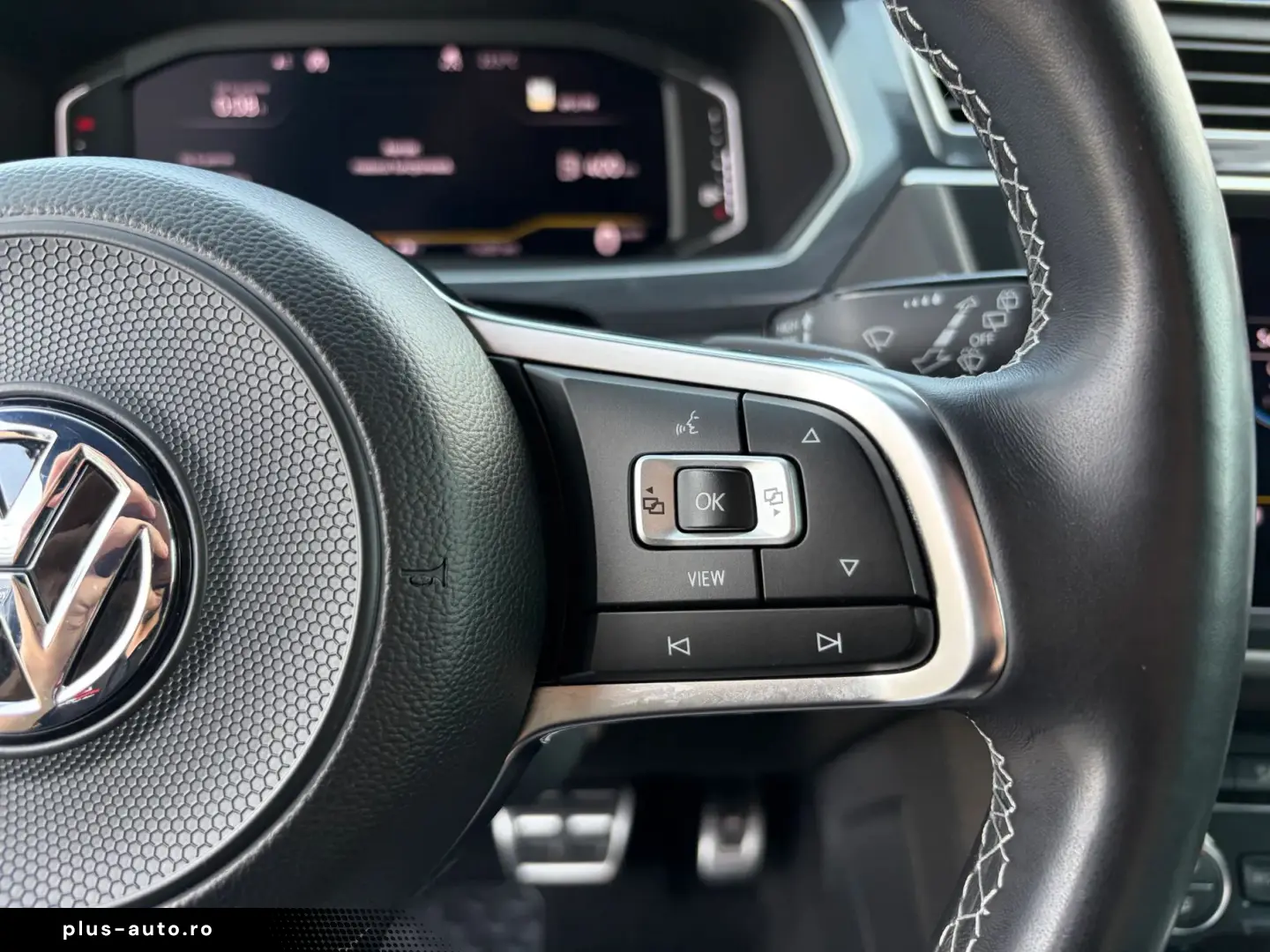 Volkswagen Tiguan 2.0 TSI 4MOTION R-Line DSG   Car No. 152