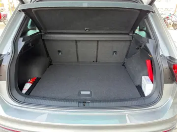 Volkswagen Tiguan 2.0 TSI 4MOTION R-Line DSG   Car No. 152
