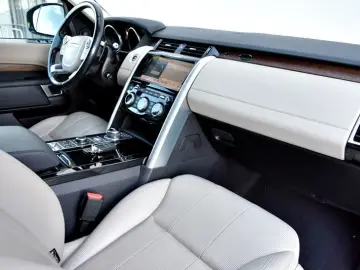 Land-Rover Discovery-Sport