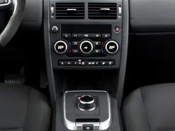 Land-Rover Discovery-Sport