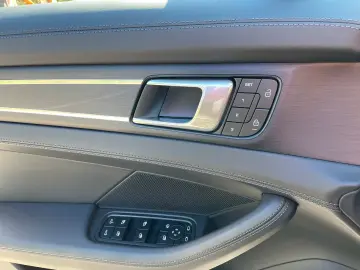 PORSCHE Panamera 4 Sport Turismo Platinum Edition Pl...