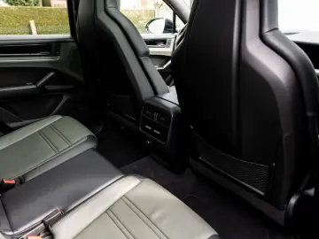 PORSCHE Cayenne Coupe Turbo E-Hybrid   Facelift