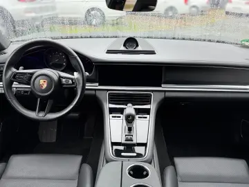 PORSCHE Panamera 4 Platinum Edition Approved Pano