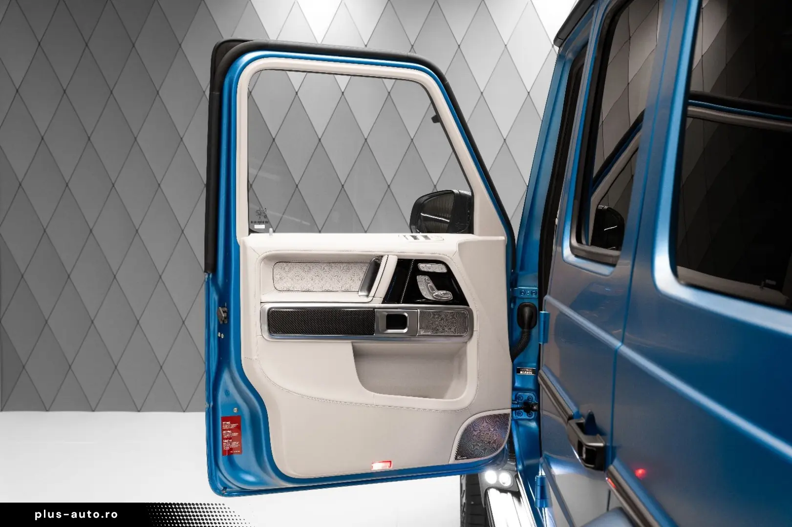 MERCEDES-BENZ G 63 AMG BRABUS G 700 MATT BLUE   BEIGE CARBON
