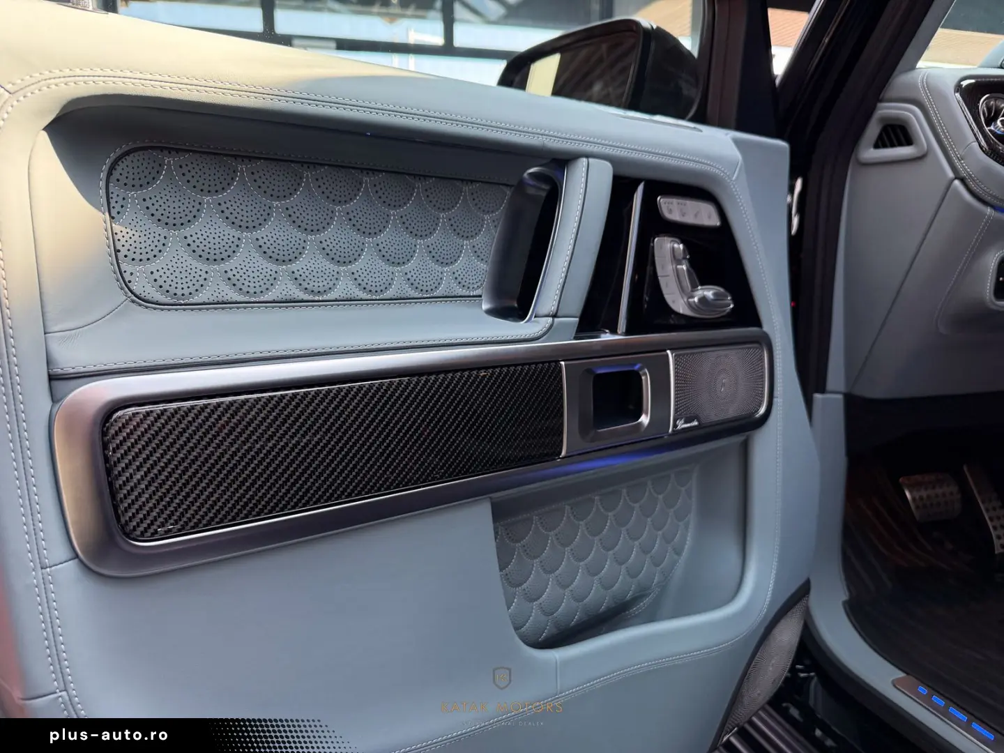 MERCEDES-BENZ G 63 AMG BRABUS 700 CARBON STARLIGHT BURMESTER