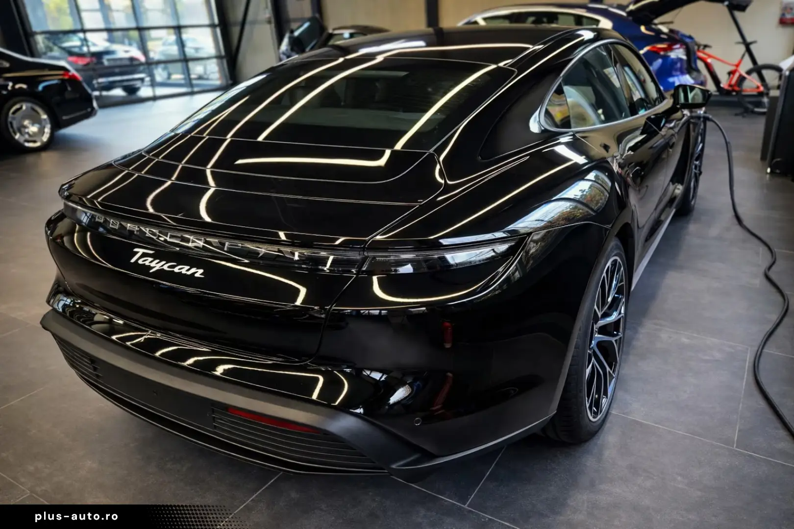 Porsche Taycan 70thYear Pano Beif Dis  5 Sitzer