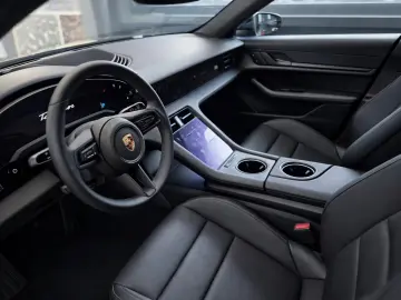 Porsche Taycan 70thYear Pano Beif Dis  5 Sitzer