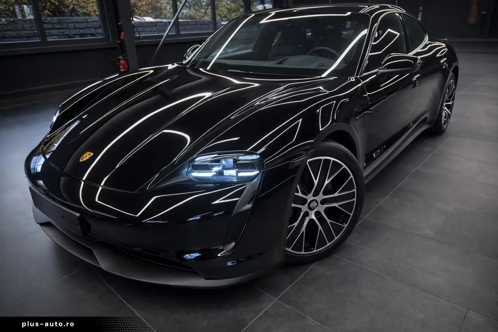 Porsche Taycan 70thYear Pano Beif Dis  5 Sitzer