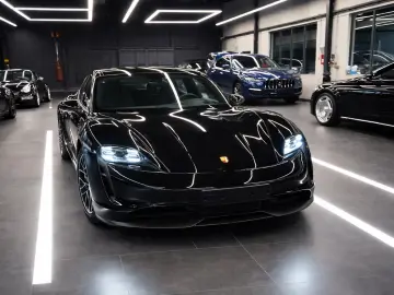 Porsche Taycan 70thYear Pano Beif Dis  5 Sitzer