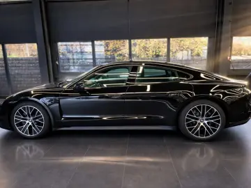 Porsche Taycan 70thYear Pano Beif Dis  5 Sitzer