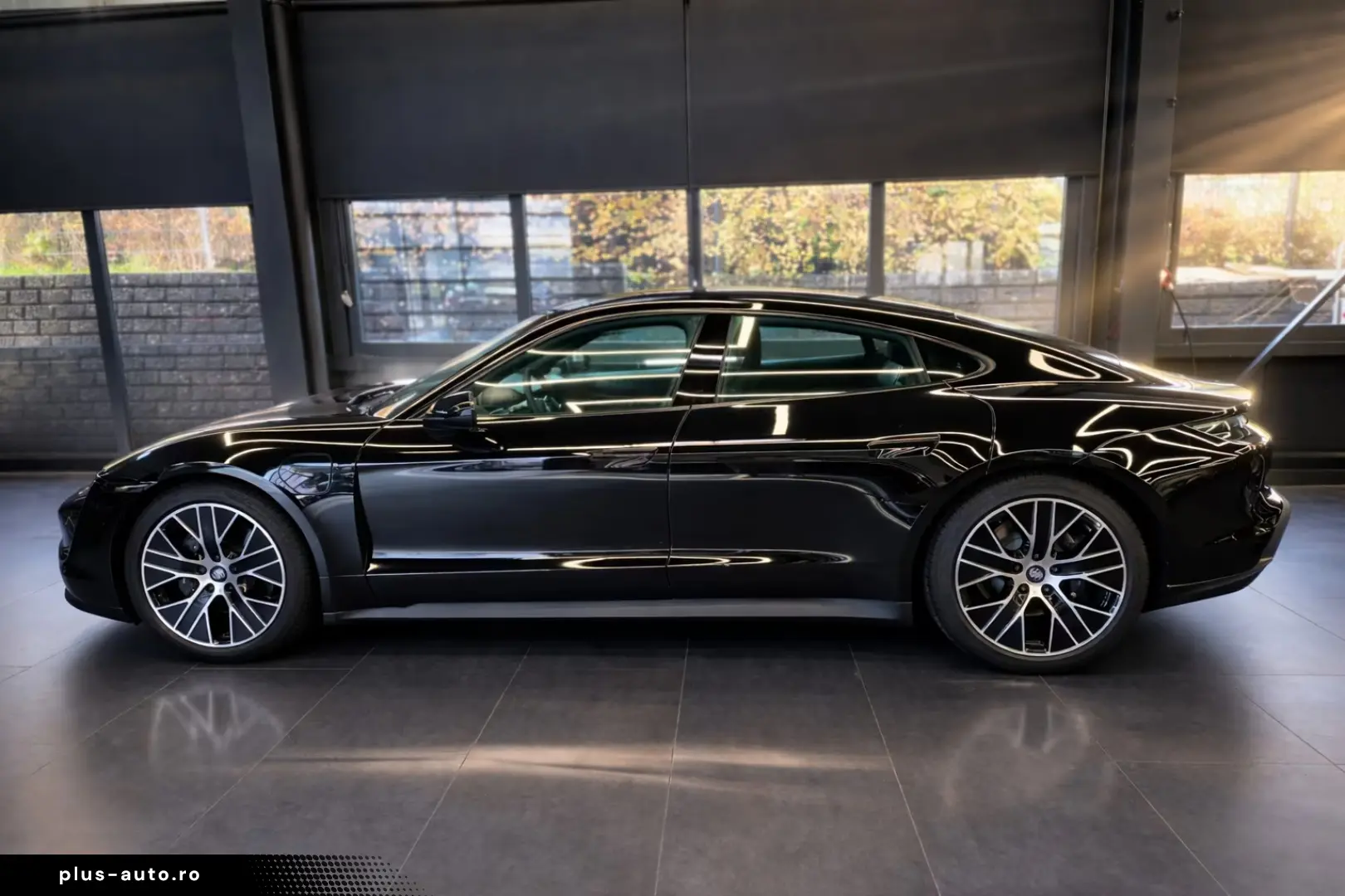 Porsche Taycan 70thYear Pano Beif Dis  5 Sitzer