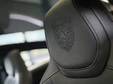 Porsche Taycan 70thYear Pano Beif Dis  5 Sitzer