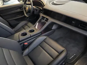 Porsche Taycan 70thYear Pano Beif Dis  5 Sitzer