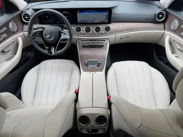 MERCEDES-BENZ E 300 de 4M Exclusive  Massage  HuD  Sitzklima