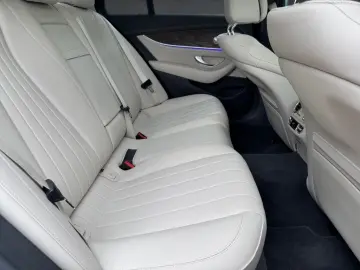 MERCEDES-BENZ E 300 de 4M Exclusive  Massage  HuD  Sitzklima