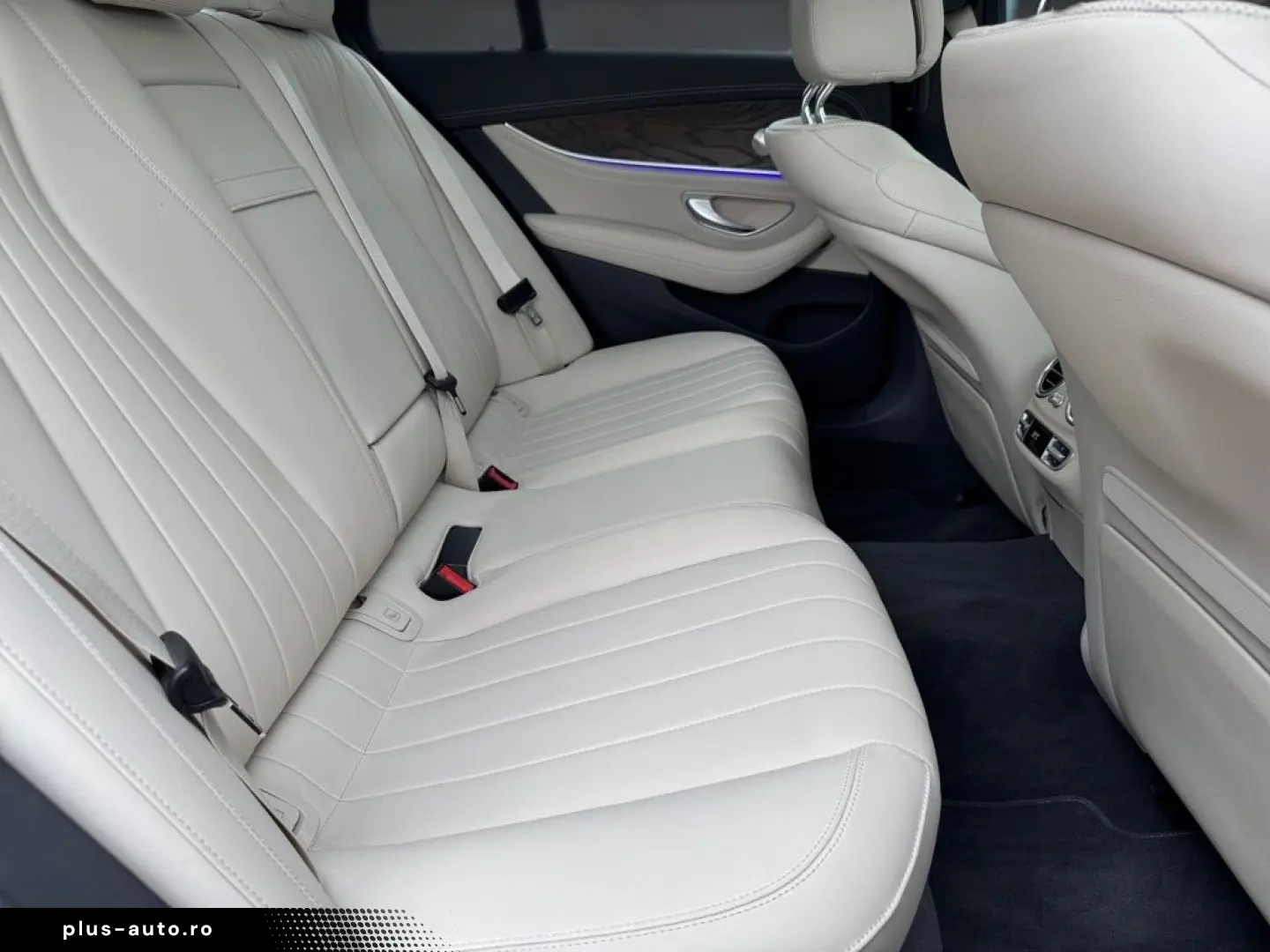 MERCEDES-BENZ E 300 de 4M Exclusive  Massage  HuD  Sitzklima