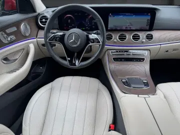 MERCEDES-BENZ E 300 de 4M Exclusive  Massage  HuD  Sitzklima