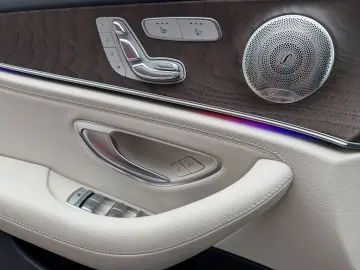 MERCEDES-BENZ E 300 de 4M Exclusive  Massage  HuD  Sitzklima