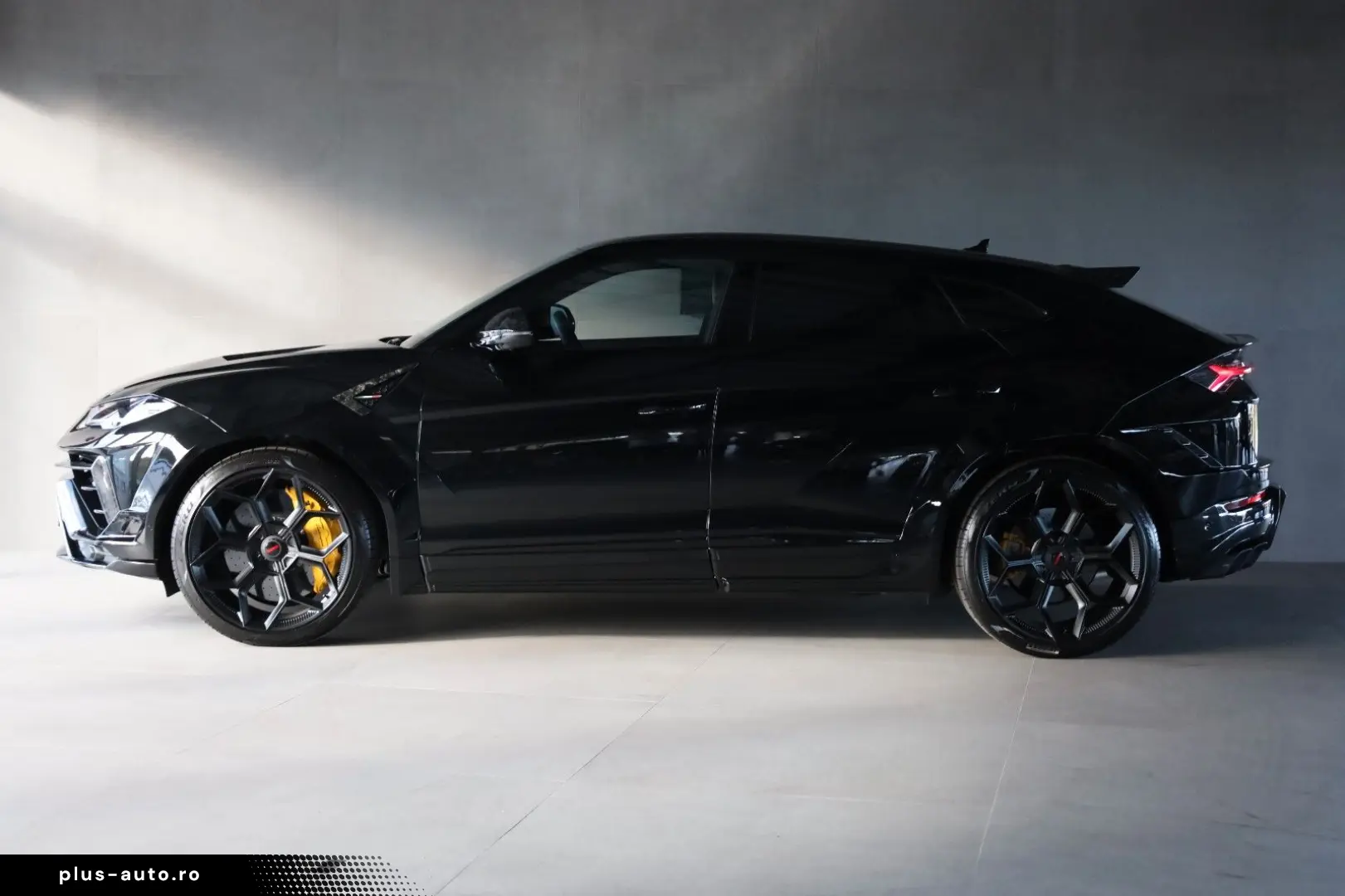LAMBORGHINI Urus S - NOVITEC Wide Body Kit