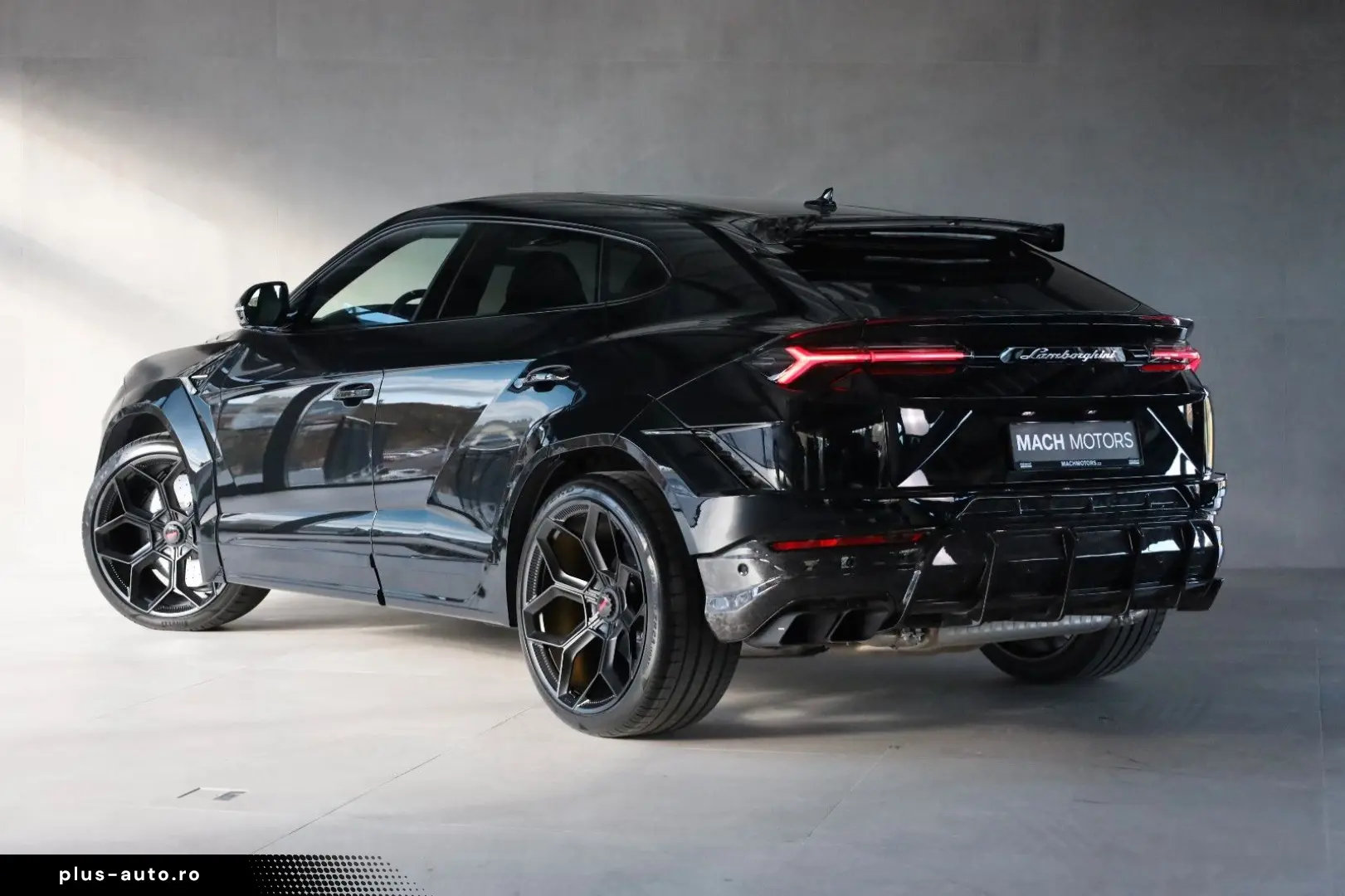 LAMBORGHINI Urus S - NOVITEC Wide Body Kit