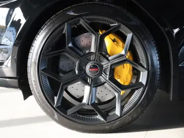 LAMBORGHINI Urus S - NOVITEC Wide Body Kit