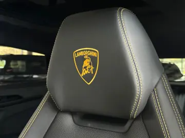 LAMBORGHINI Urus S - NOVITEC Wide Body Kit