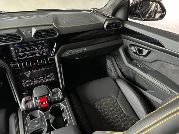 LAMBORGHINI Urus S - NOVITEC Wide Body Kit