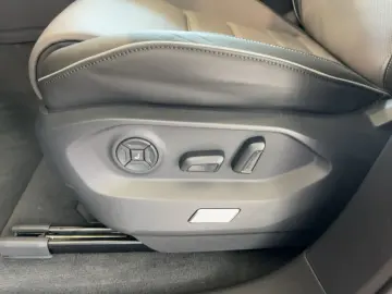 VW Touareg 3.0 V6 TDI 4Motion W R-Line AHK Navi