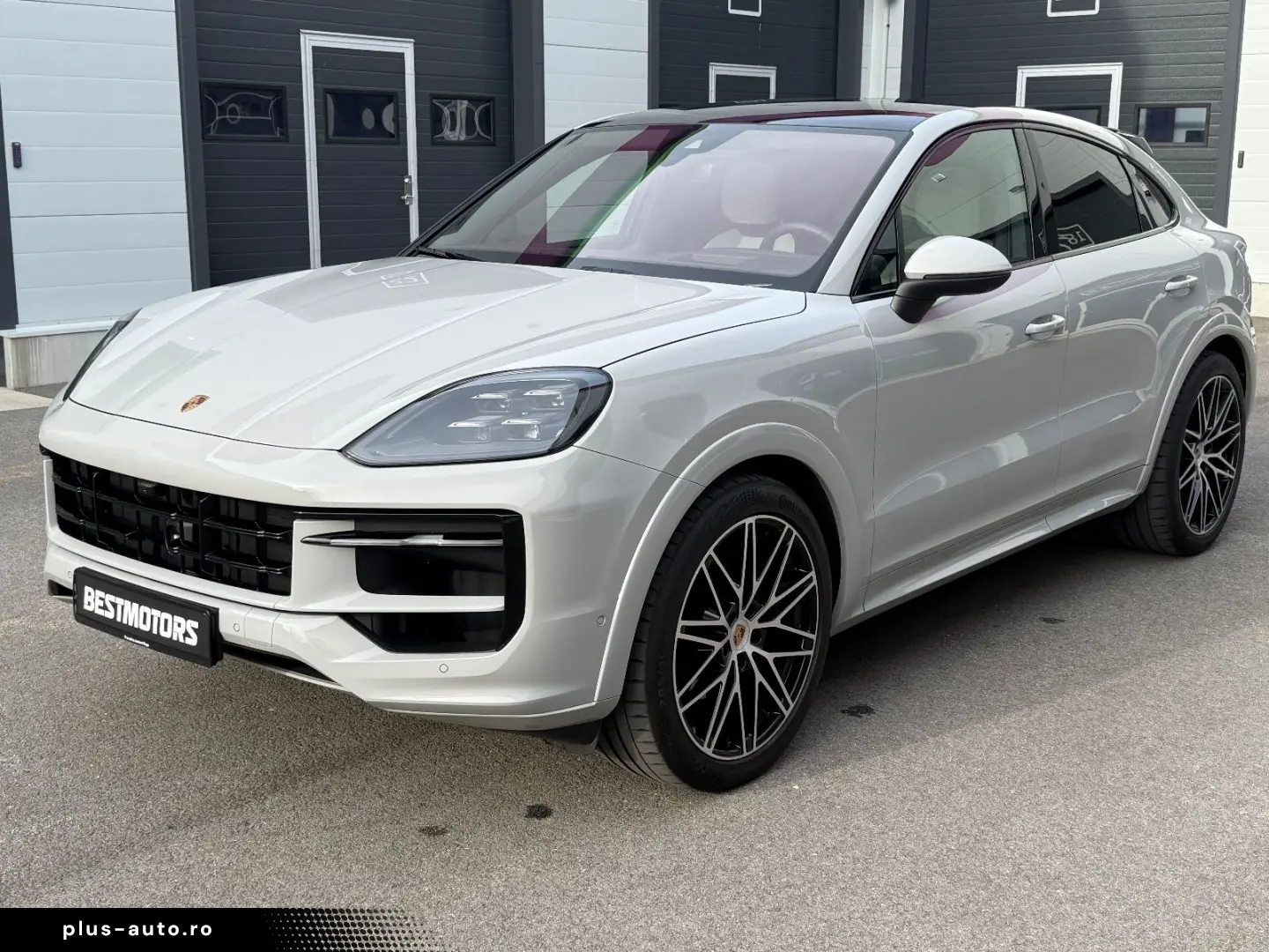 PORSCHE Cayenne Coupe Sport Design Carbon HUD Massage