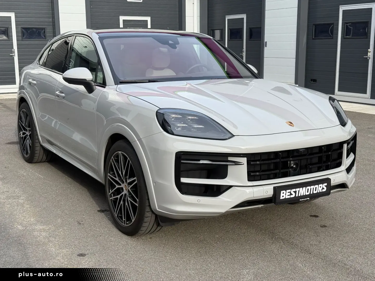 PORSCHE Cayenne Coupe Sport Design Carbon HUD Massage