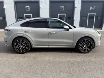 PORSCHE Cayenne Coupe Sport Design Carbon HUD Massage