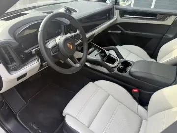 PORSCHE Cayenne Coupe Sport Design Carbon HUD Massage